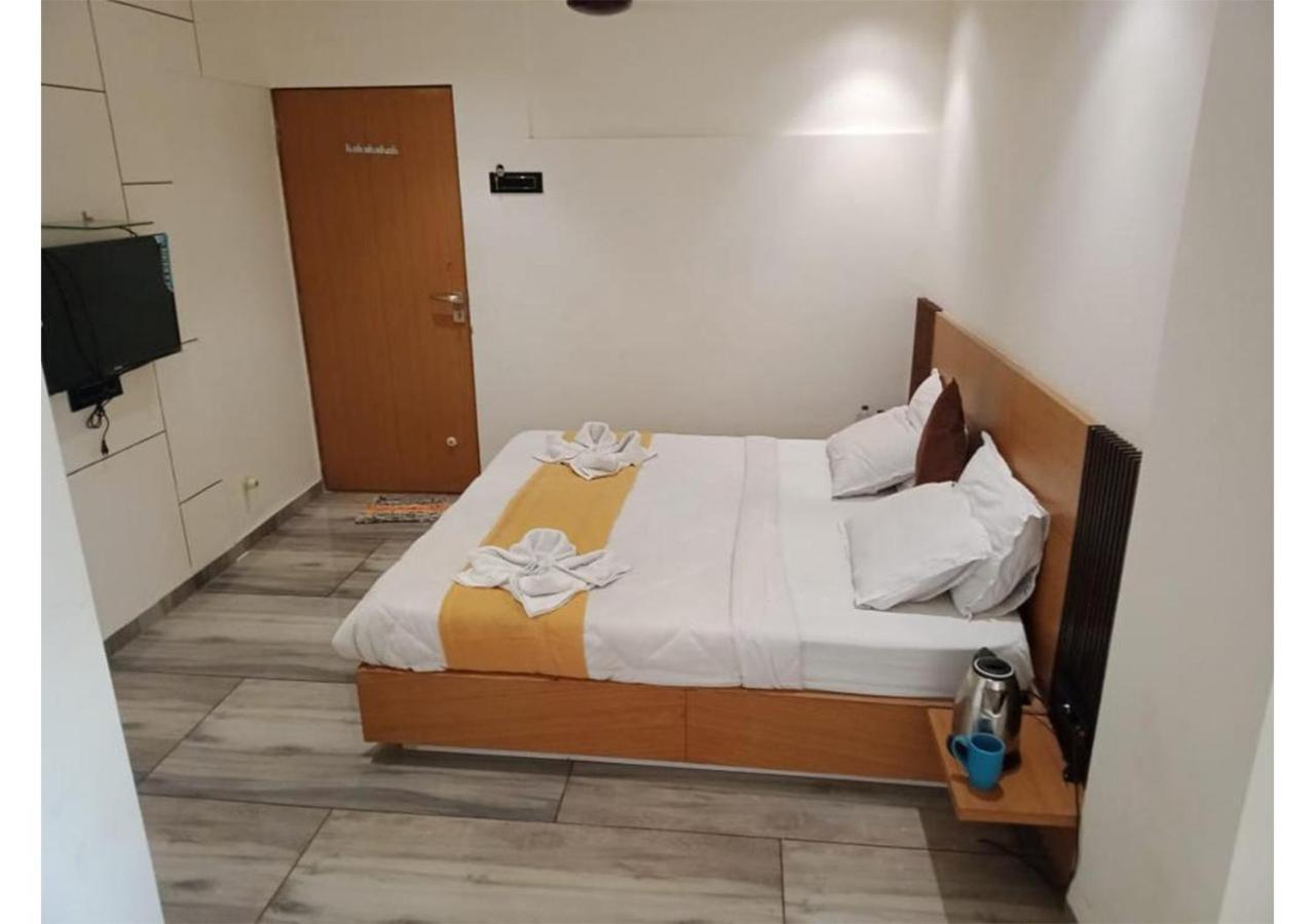 Shree Murlidhar Guest House Surat Dış mekan fotoğraf