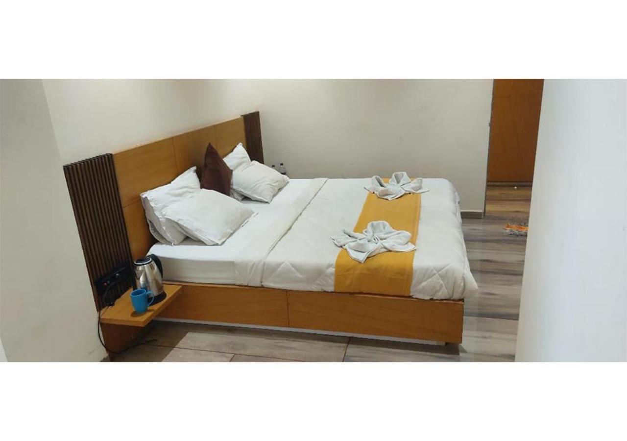 Shree Murlidhar Guest House Surat Dış mekan fotoğraf
