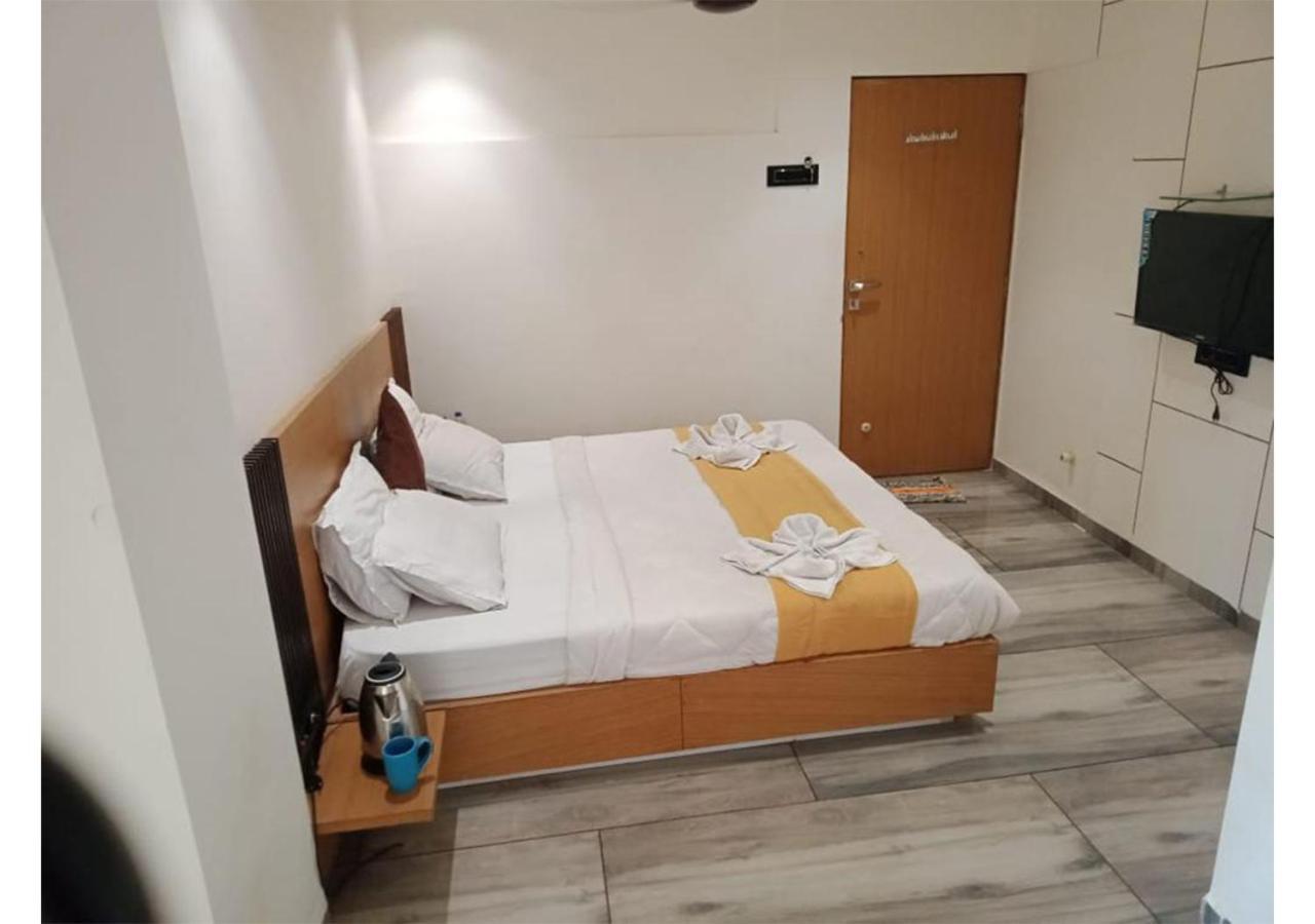 Shree Murlidhar Guest House Surat Dış mekan fotoğraf