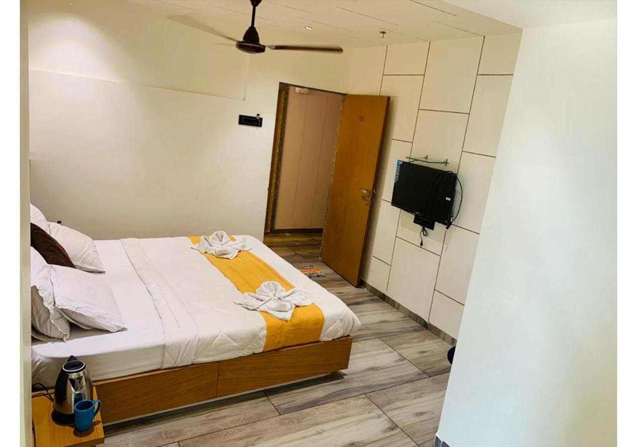 Shree Murlidhar Guest House Surat Dış mekan fotoğraf