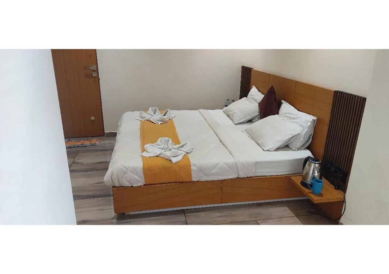 Shree Murlidhar Guest House Surat Dış mekan fotoğraf